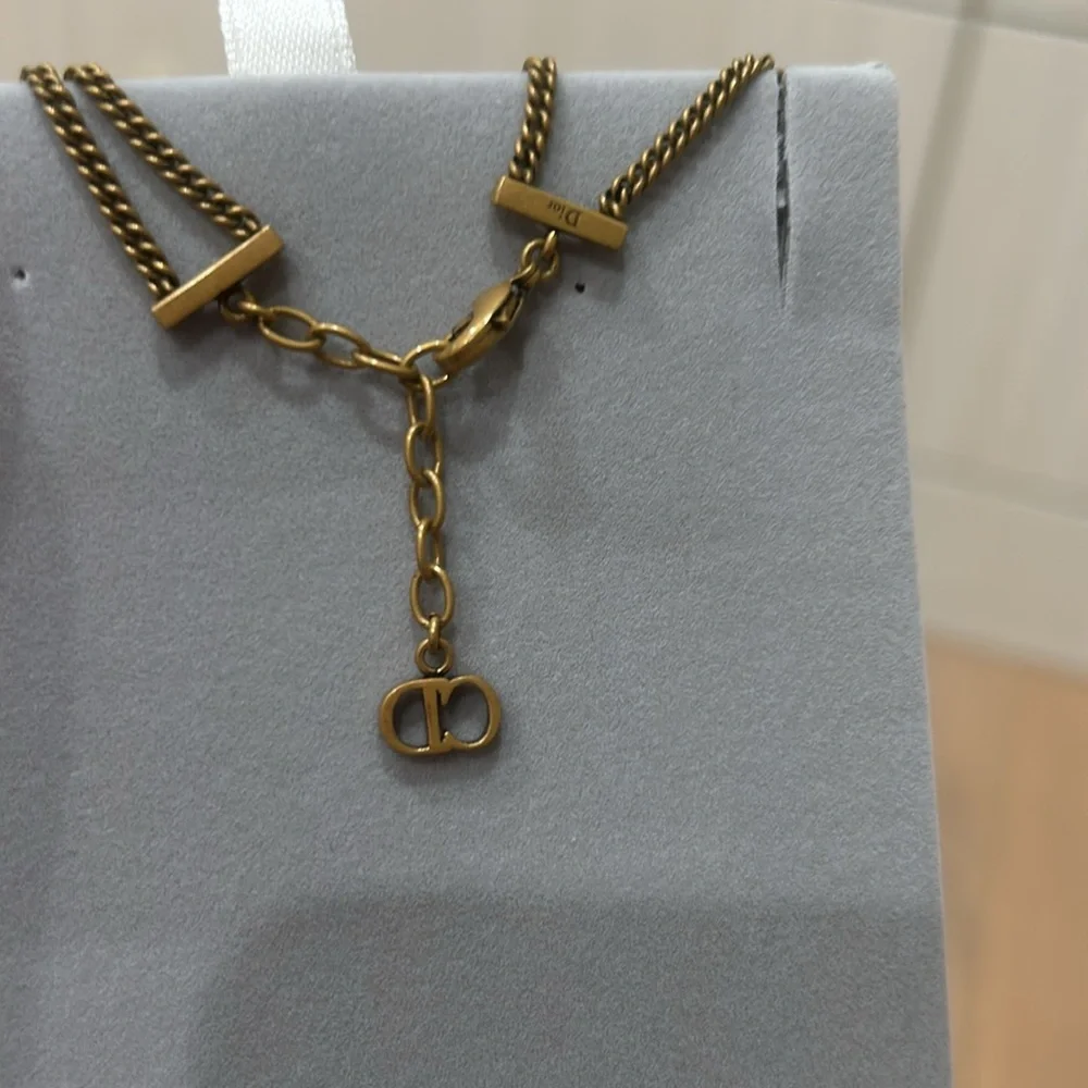 COPY - Christian Dior Chocker - Picture 3 of 9